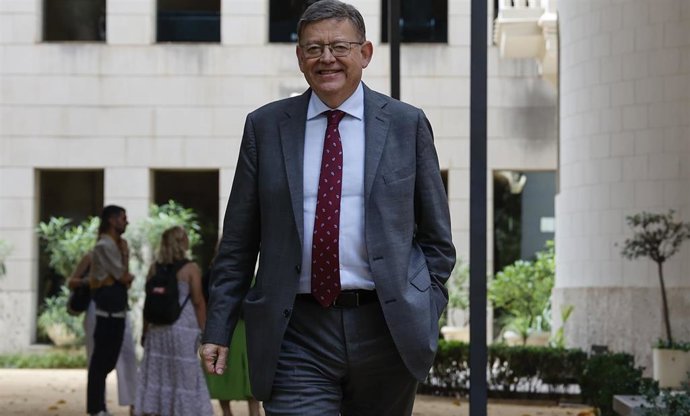 Ximo Puig en el ficus de Les Corts