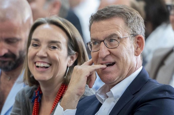 La secretaria general del PP, Cuca Gamarra y el líder del PP, Alberto Núñez Feijoo, en una imagen de archivo.