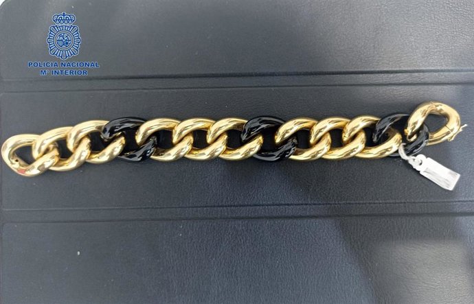 Pulsera de la joyería sustraída por la menor, valorada en más de 4.000 euros.