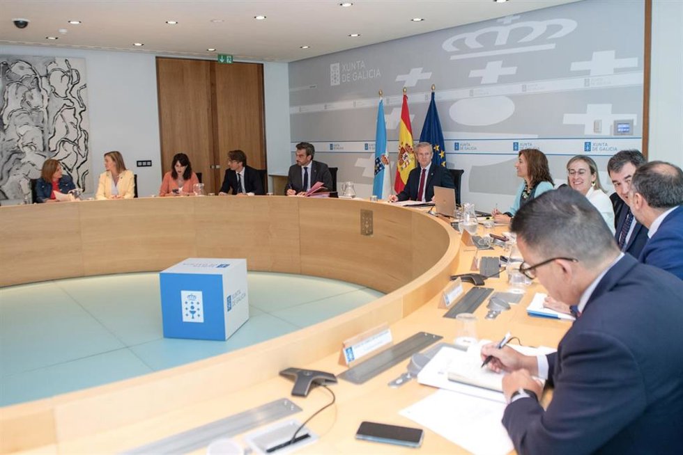 O titular do Executivo galego, Alfonso Rueda, preside a reunión do Consello da Xunta. Na sala do Consello.
