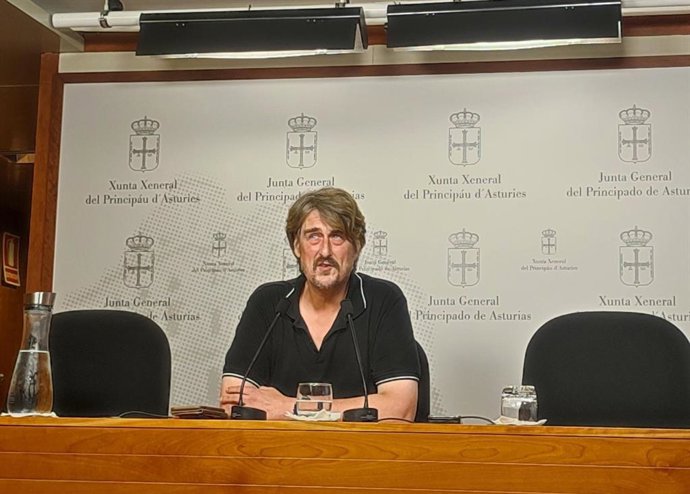 El diputado de Convocatoria por Asturias Xabel Vegas, en rueda de prensa.