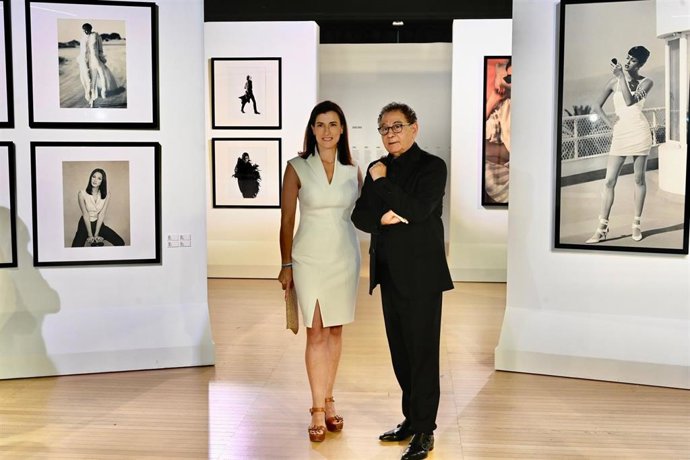 El centro cívico Tabacalera acoge una exposición de los 40 años de la marca Roberto Verino.