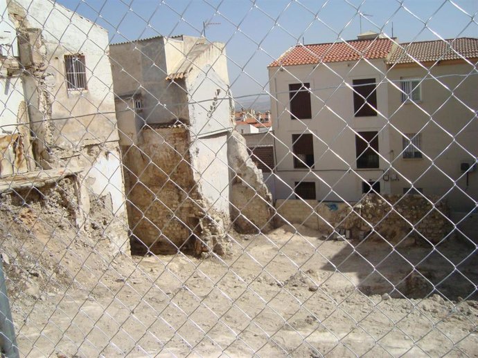 Archivo - Solar de la calle Hornos Negros.