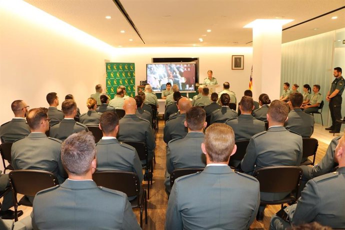 La Guardia Civil recibe a los nuevos agentes alumnos que reforzarán la plantilla en Baleares.