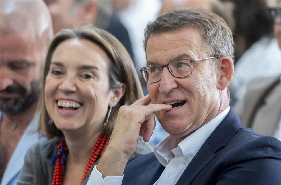 La secretaria general del PP, Cuca Gamarra y el líder del PP, Alberto Núñez Feijoo, en una imagen de archivo.