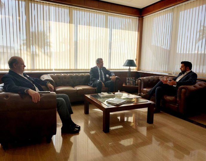 Reunión de trabajo del delegado de Zona Franca de Cádiz, Fran González; el director general de la Fundación Incyde de Cámaras de Comercio, Javier Collado, y el director de la División Técncica y de Operaciones, José María Párraga