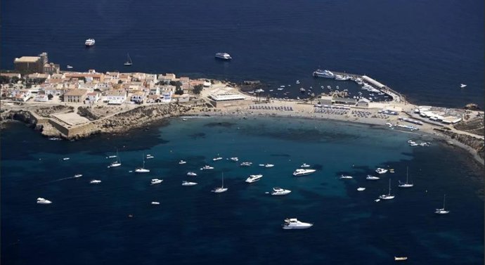 El Patronato de Turismo de Alicante habilita un punto de información en Tabarca