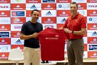 Xavi Hernández celebra con Banco Santander los 25 años de su campus de verano