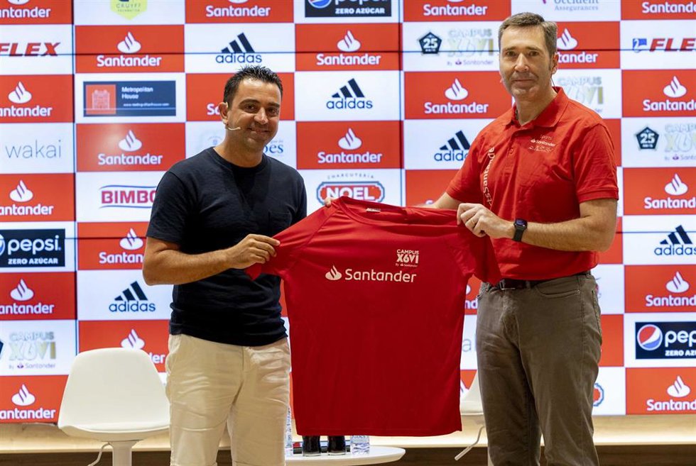 Xavi junto a Felipe Martín durante el acto