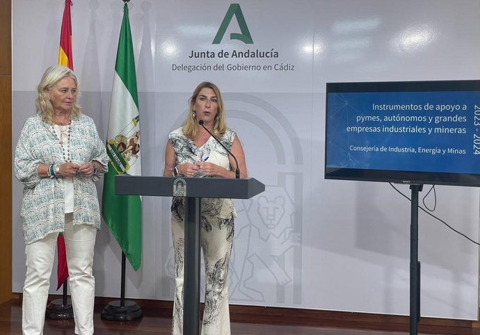 La delegada de la Junta en Cádiz, Mercedes Colombo, y la delegada territorial de Economía, Hacienda, Fondos Europeos y de Industria, Energía, Minas, Inmaculada Olivero