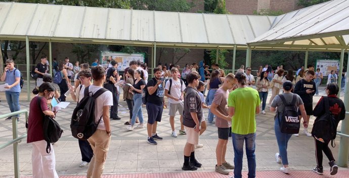 Alumnado que realizó la PEvAU el pasado mes de junio, durante un descanso.