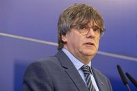 El PSOE responde a Puigdemont tras afirmar que le ofrecieron un indulto: "Su credibilidad se fue con él en el maletero"