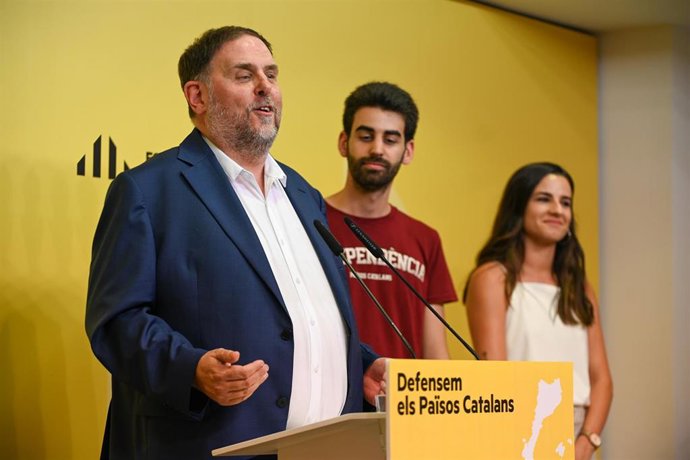 El líder de ERC, Oriol Junqueras, junto a los candidatos al 23J Biel Cursach y María Pérez.