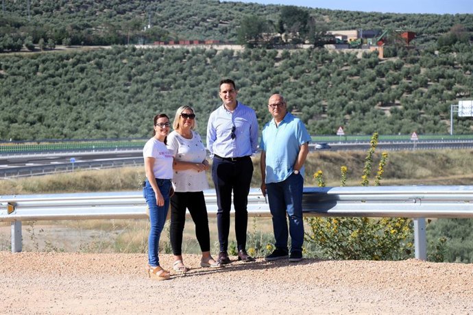 Visita a la A-32.