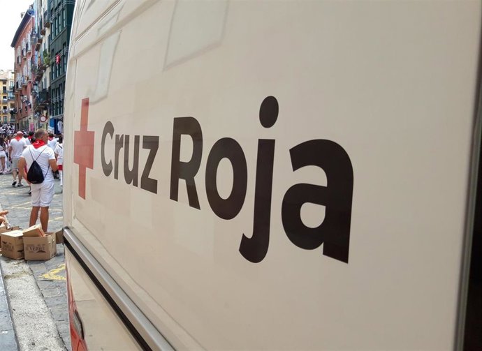 Un vehículo de Cruz Roja en Pamplona durante las fiestas de San Fermín