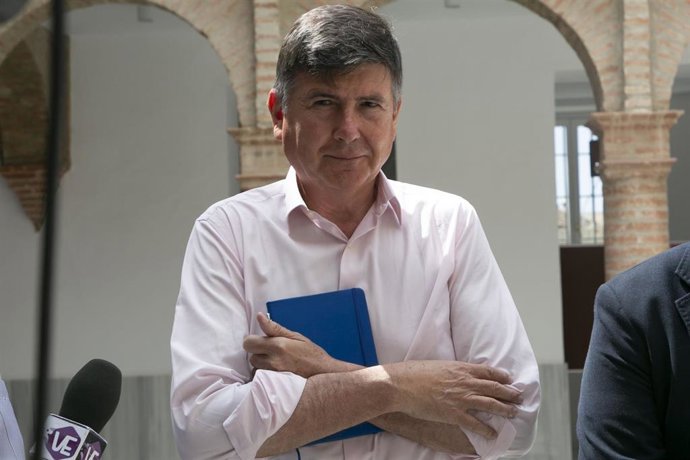 El exministro e investigador Manuel Pimentel.