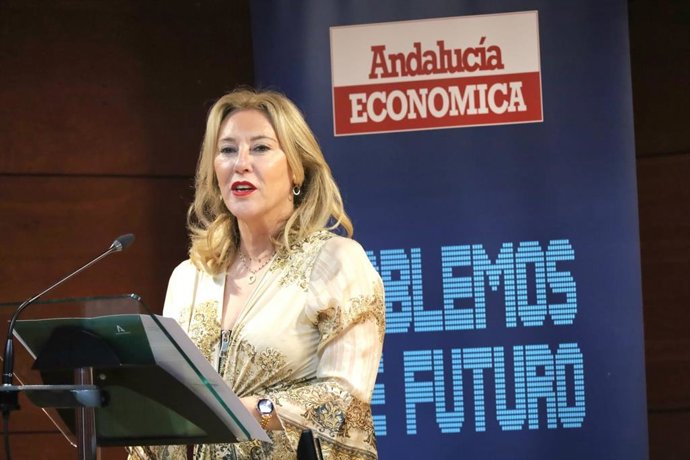 La consejera de Economía, Hacienda y Fondos Europeos, Carolina España, durante la clausura en Huelva del acto de presentación del XIII Ranking de Empresas Exportadoras de Andalucía de la revista Andalucía Económica.