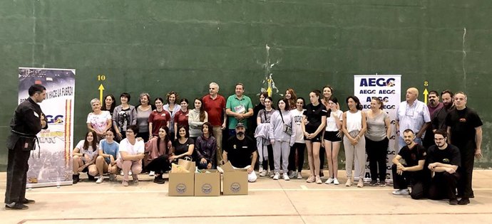 La AEGC imparte a 24 mujeres el IV curso de defensa personal en el Polideportivo de Viguera