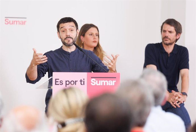 El exdirigente de Podemos y miembros del equipo de campaña de Sumar, Pablo Bustinduy, interviene en presentación del programa electoral de Sumar para las elecciones del próximo 23 de julio, en el Espacio Larra, a 6 de julio de 2023, en Madrid (España). 