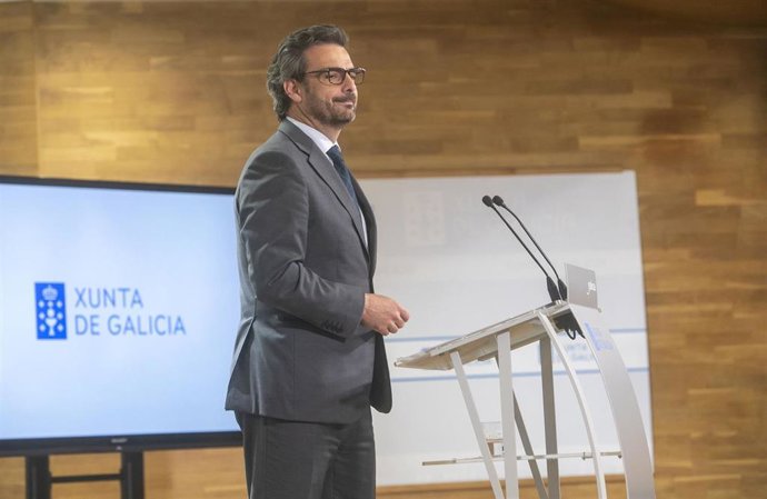 O vicepresidente primeiro e conselleiro de Presidencia, Xustiza e Deportes, Diego Calvo,  comparece para dar conta dos asuntos acordados.