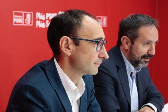 Rueda de prensa de los socialistas David Serrada y César Ramos.