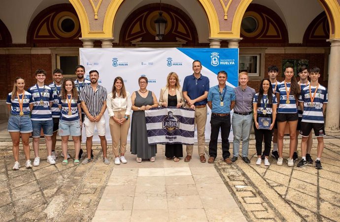 Recepción en el Ayuntamiento al Recreativo IES La Orden de bádminton.