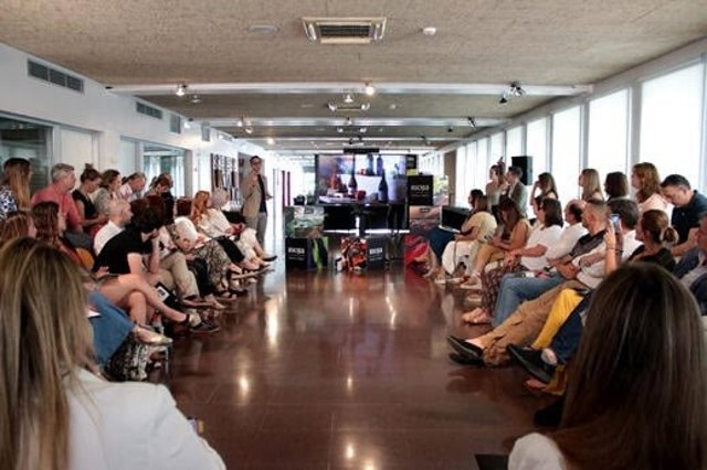 80 profesionales de Marketin, Comunicación y Enoturismo de más de 70 bodegas de la DOCa Rioja se dieron cita ayer en el Consejo Regulador, en una sesión de trabajo y networking para acordar un relato común en torno a Rioja