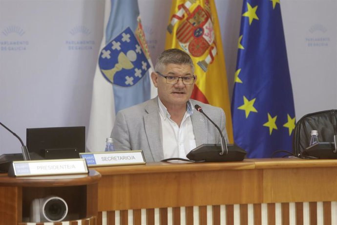 O director xeral de Planificación e Ordenación Forestal, José Luis Chan, responde unha pregunta na Comisión 7 sobre o Inventario Forestal Continuo de Galicia