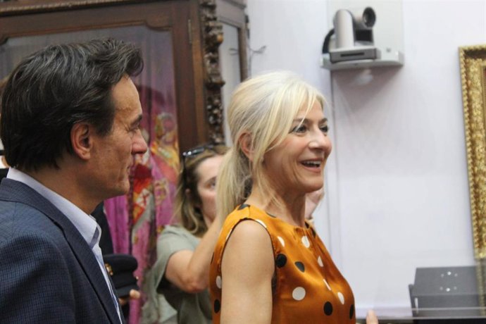 Agustín González y Patricia del Pozo durante la visita de la consejera al Ayuntamiento el pasado 3 de julio