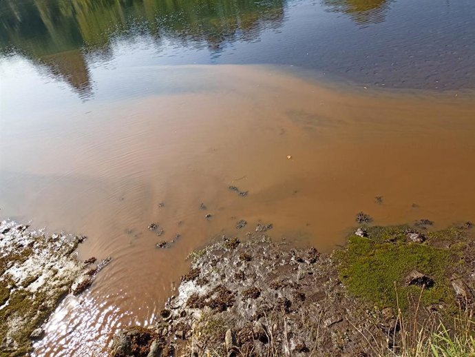 Vertido en el río Lérez