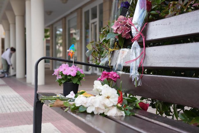 Archivo - Banco en el que se produjo el asesinato machista en Orio