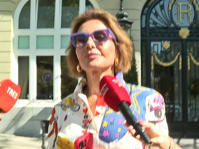 NATY ABASCAL SALE DEL HOTEL RITZ DE MADRID