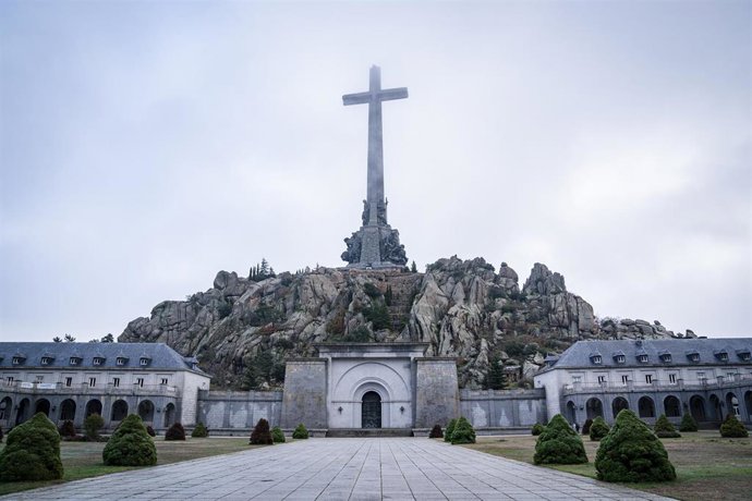 Archivo - Complejo monumental del Valle de Cuelgamuros, a 6 de diciembre de 2022, en San Lorenzo de El Escorial, Madrid (España). Los trabajos para exhumar los restos de 118 víctimas de la guerra, se reanudaron ayer, lunes, 5 de diciembre en el Valle de