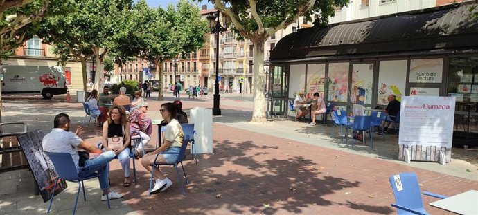El punto de lectura La Rosaleda acoge una nueva sesión de la Biblioteca Humana