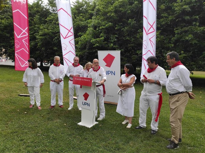 El cabeza de lista de UPN al Congreso, Alberto Catalán, interviene en un acto de inicio de campaña de las elecciones del 23 de julio junto con el presidente de UPN, Javier Esparza, y la número uno al Senado, María Caballero, además de otros candidatos.