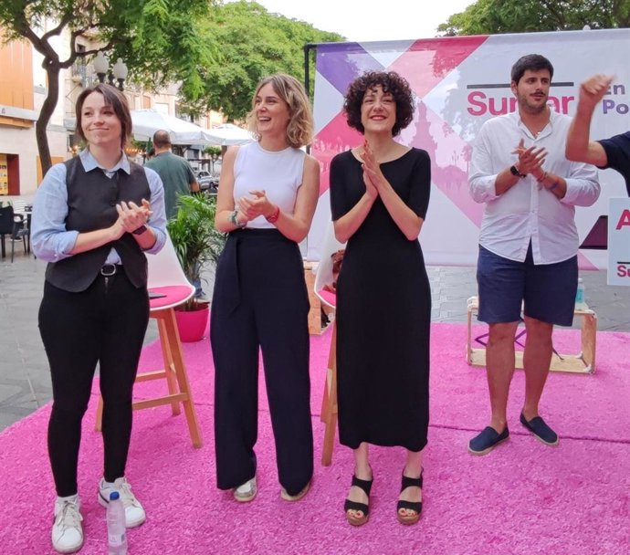 La número uno de Sumar-En Comú Podem al Congreso por Barcelona, Aina Vidal, junto con la líder de los comuns en el Parlament, Jéssica Albiac, y la número 2 por Lleida, Laura Quiñones.