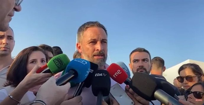 Abascal atiende a los medios en El Ejido (Almería)
