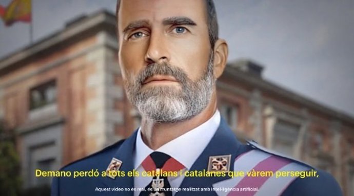 Imagen de un vídeo de campaña de Junts en el que aparece un falso Rey Felipe VI hecho con inteligencia artificial que pide "perdón a todos los catalanes".