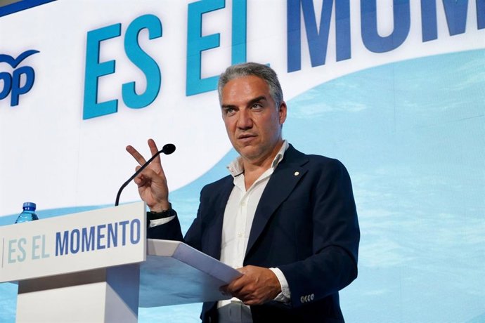 El coordinador general del PP, Elías Bendodo, en el acto de inicio de campaña electoral en Málaga.