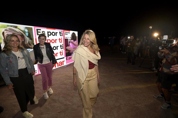 A CORUÑA.  Yolanda Díaz ()  participa en el acto de pegada de cartel junto a candidatos y candidatas de Galicia al Congreso de los Diputados. 06/07/2023 Foto: M. Dylan/Europa Press