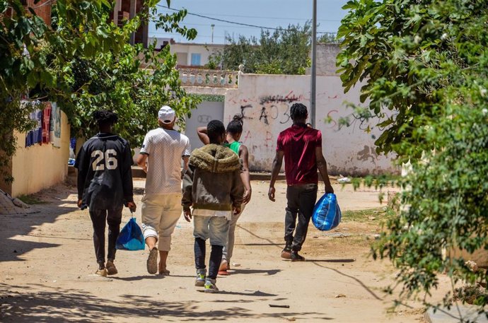 Migrantes en la ciudad de Sfax, Túnez