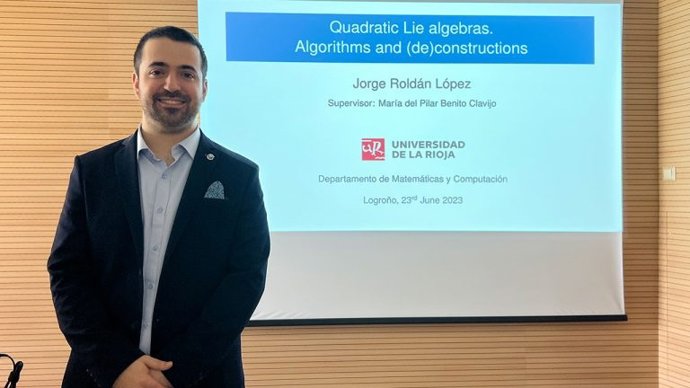 Jorge Roldán obtiene el grado de doctor por la Universidad de la Rioja con la tesis Quadratic Lie algebras. Algorithms and (de)constructions