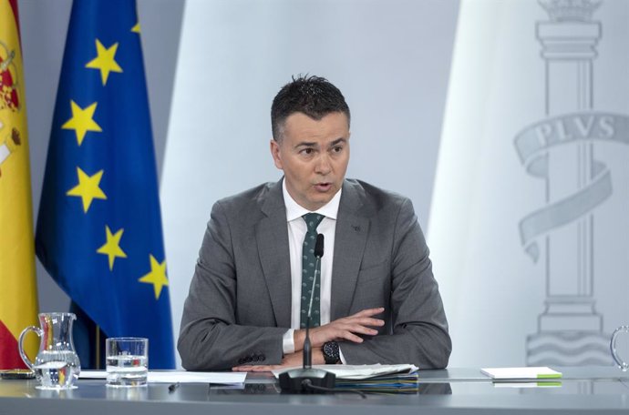 El ministro de Industria, Comercio y Turismo, Héctor Gómez, durante una rueda de prensa posterior al Consejo de Ministros, en el Palacio de La Moncloa, a 4 de julio de 2023, en Madrid (España). 