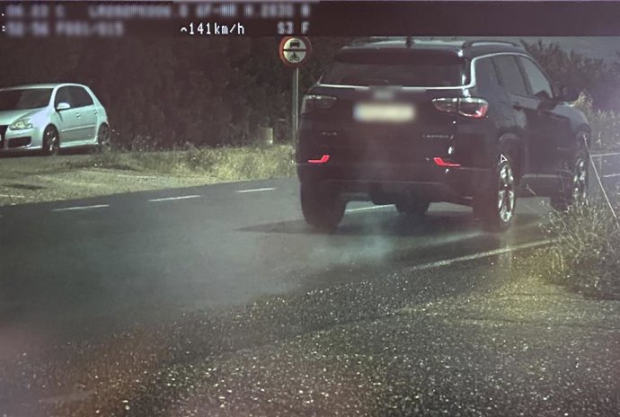 Investigado un conductor en La Rioja por circular a 141 km/h en una vía limitada a 50 km/h.