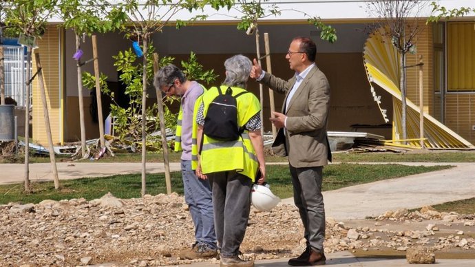 El consejero de Educación en funciones, Felipe Faci, visita el CEIP María Zambrano.