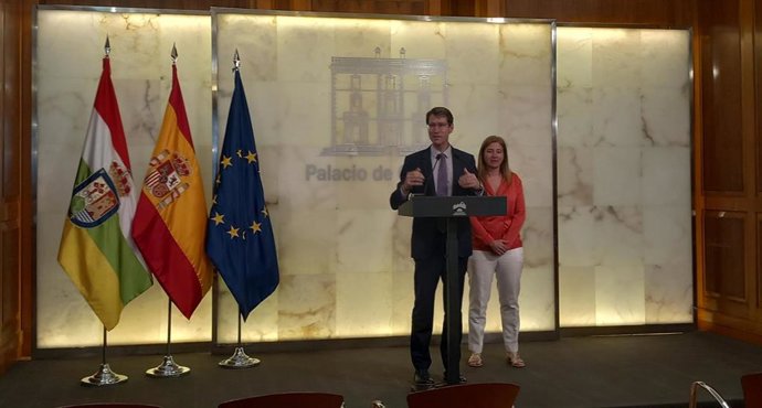 Capellán anuncia 15 millones "inminentes" para ayudar al sector vitivinícola en la reducción de excedentes de vino