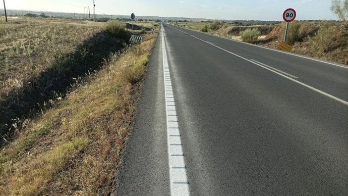 Banda sonora en el borde de una carretera.