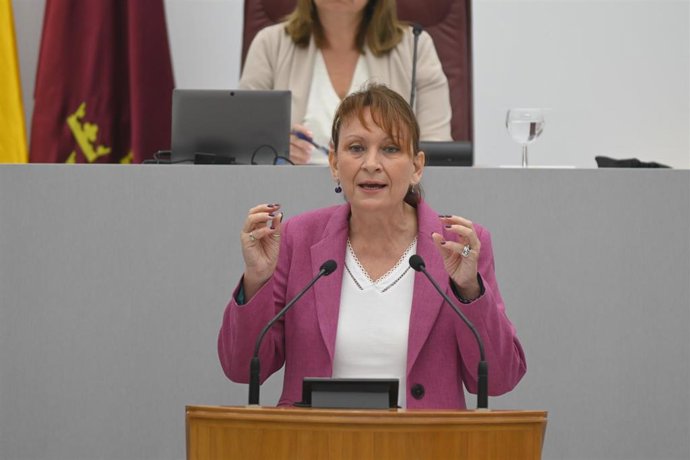 La portavoz del Grupo Parlamentario Podemos, María Marín, en su intervención en el debate de investidura