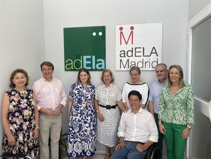 La delegada del área de Cultura del Ayuntamiento y 'número dos' al Congreso por Madrid, Marta Rivera de la Cruz, visita la Asociación Española de Esclerosis Lateral Amiotrófica (adELA).