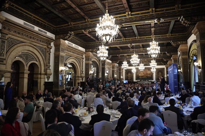 El presidente del PP y candidato a la Presidencia del Gobierno, Alberto Núñez Feijóo interviene en el acto, a 7 de julio de 2023, en Sevilla, (Andalucía, España). El presidente del PP y candidato a la Presidencia del Gobierno, Alberto Núñez Feijóo, part